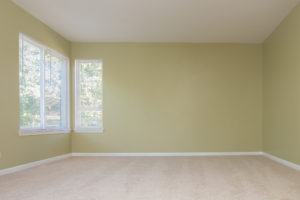empty-room-with-2-windows-carpet-floor